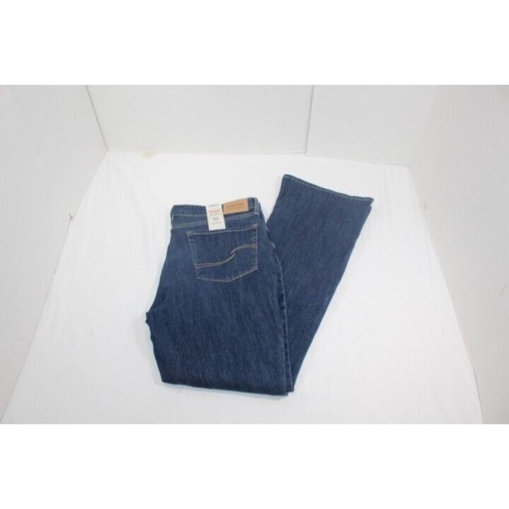 Women’s Signature Levis 33Wx32L mid rise straight Leg Size 16M EUC Medium Blue